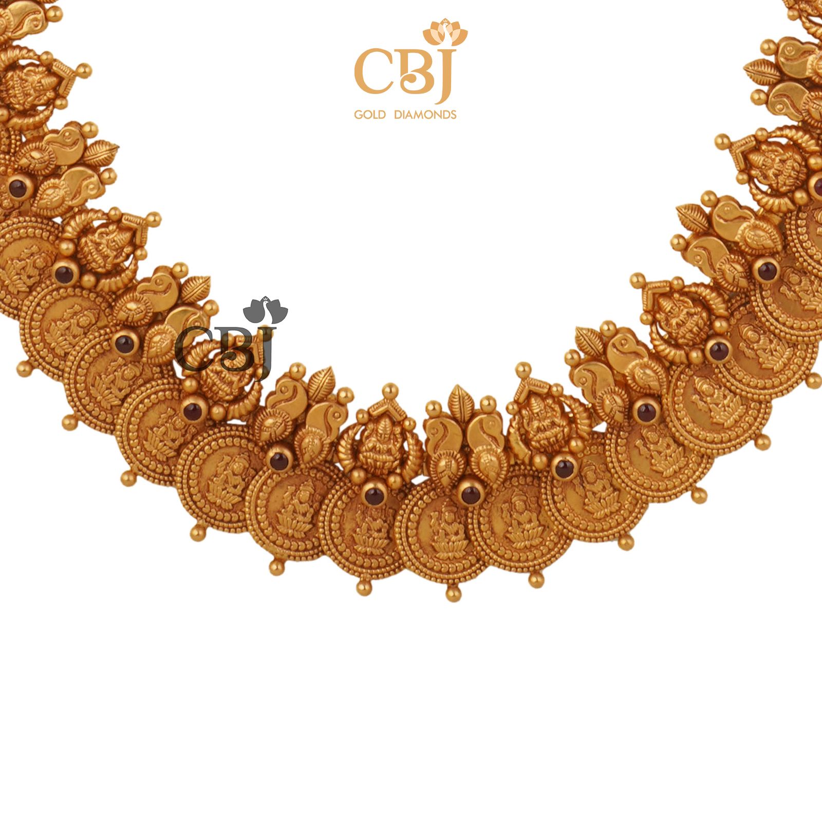 Antique kasu perfectly aligned in symmetrical fashion to give an enhanced elegant look.