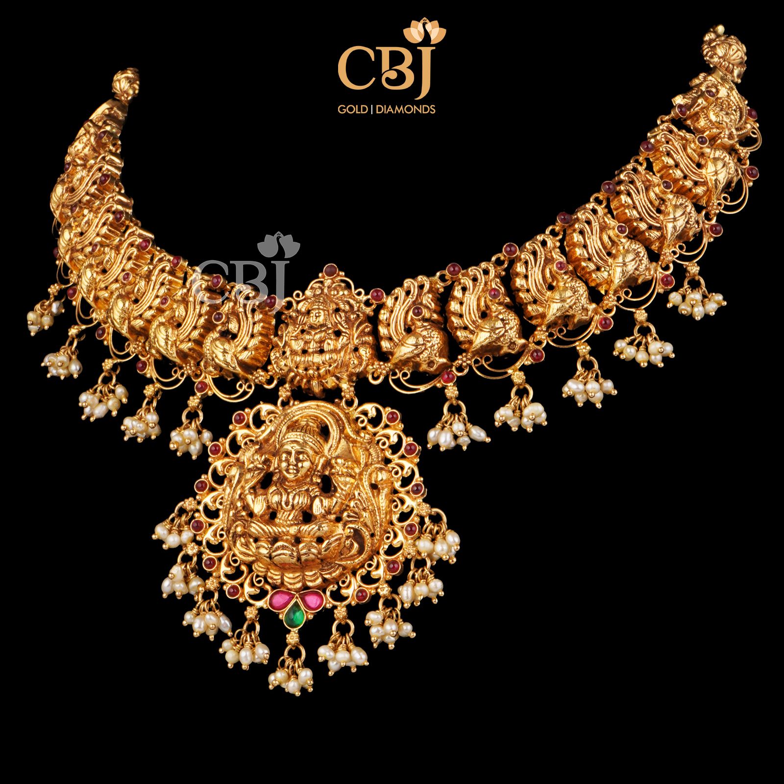 A sleek antique necklace suspended with micro-pearls.