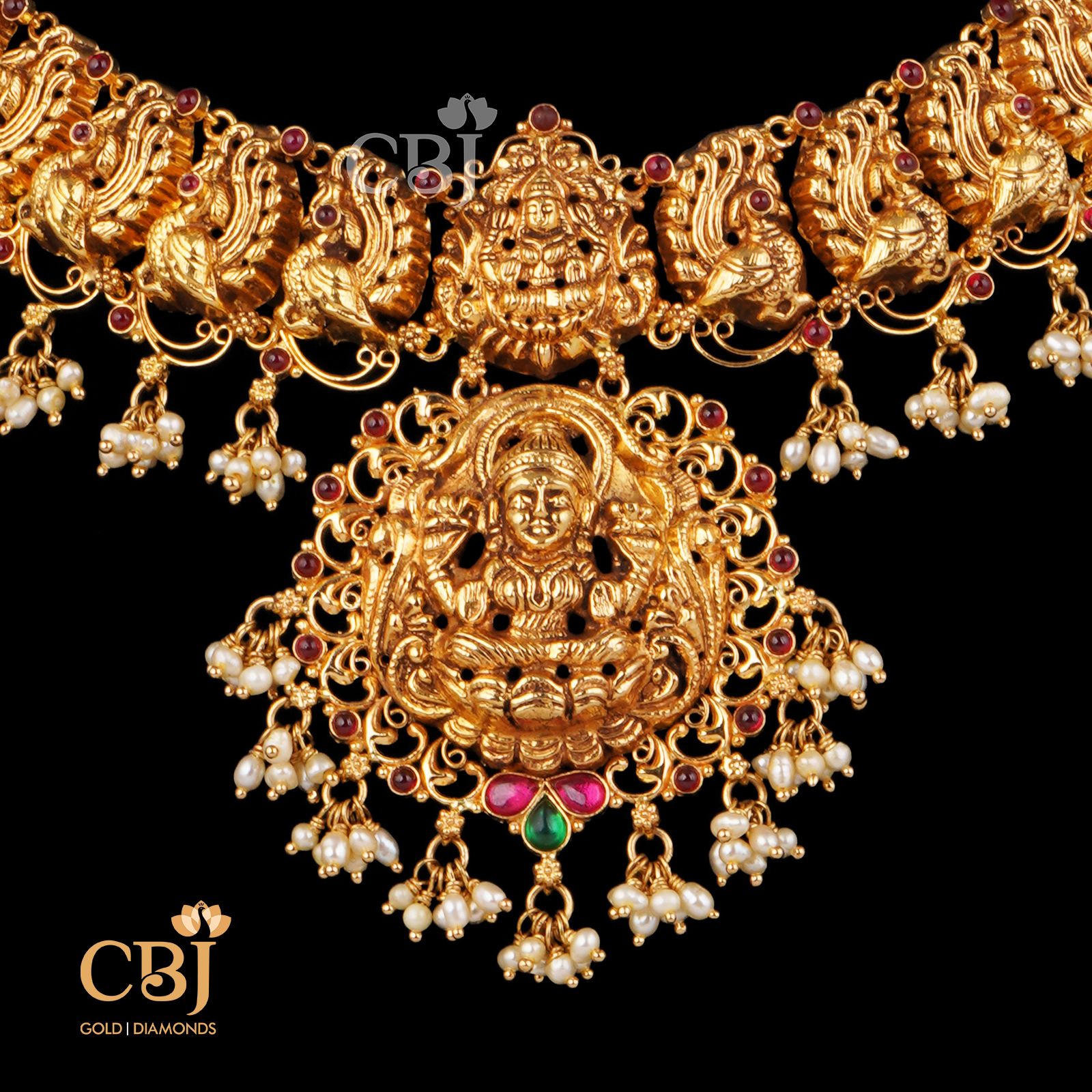 A sleek antique necklace suspended with micro-pearls.