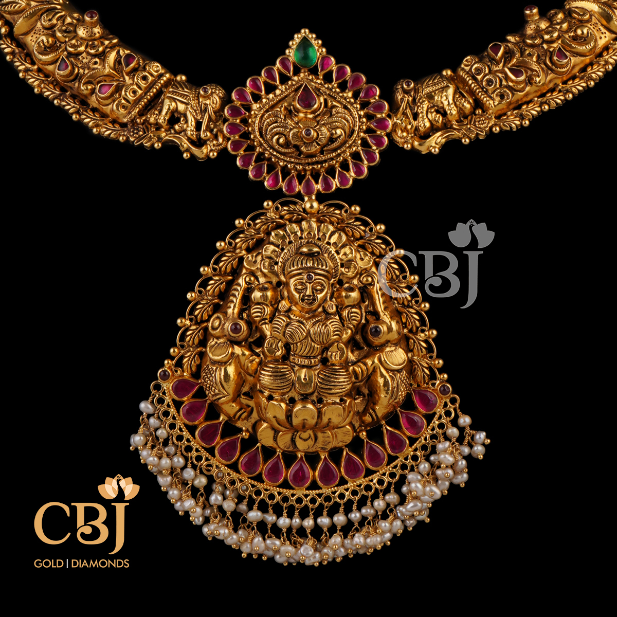 A traditional antique kante studded with ruby stones