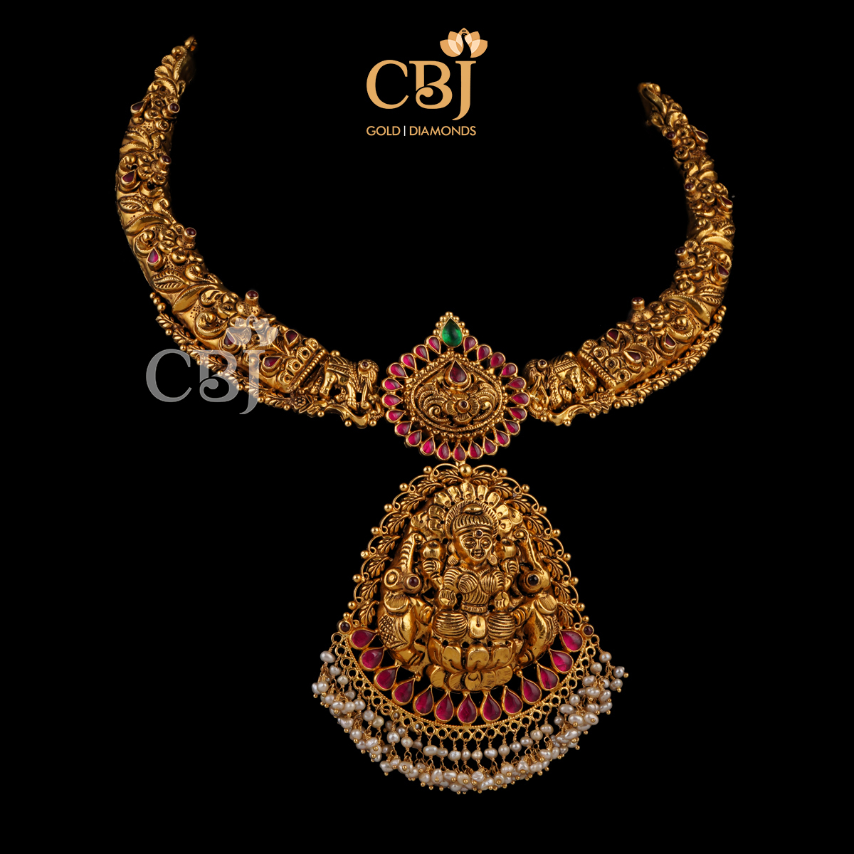 A traditional antique kante studded with ruby stones