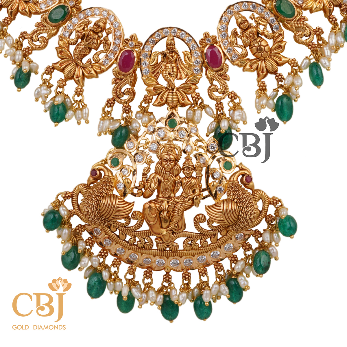 A handcrafted CZ pachi short necklace decorated with rubies