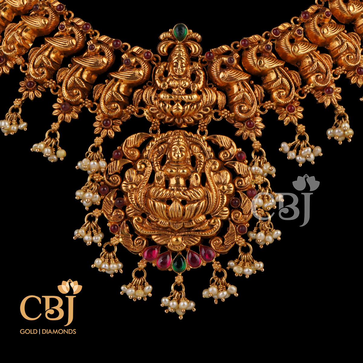 Antique kante with peacock motifs featuring rubies and micro-pearls.