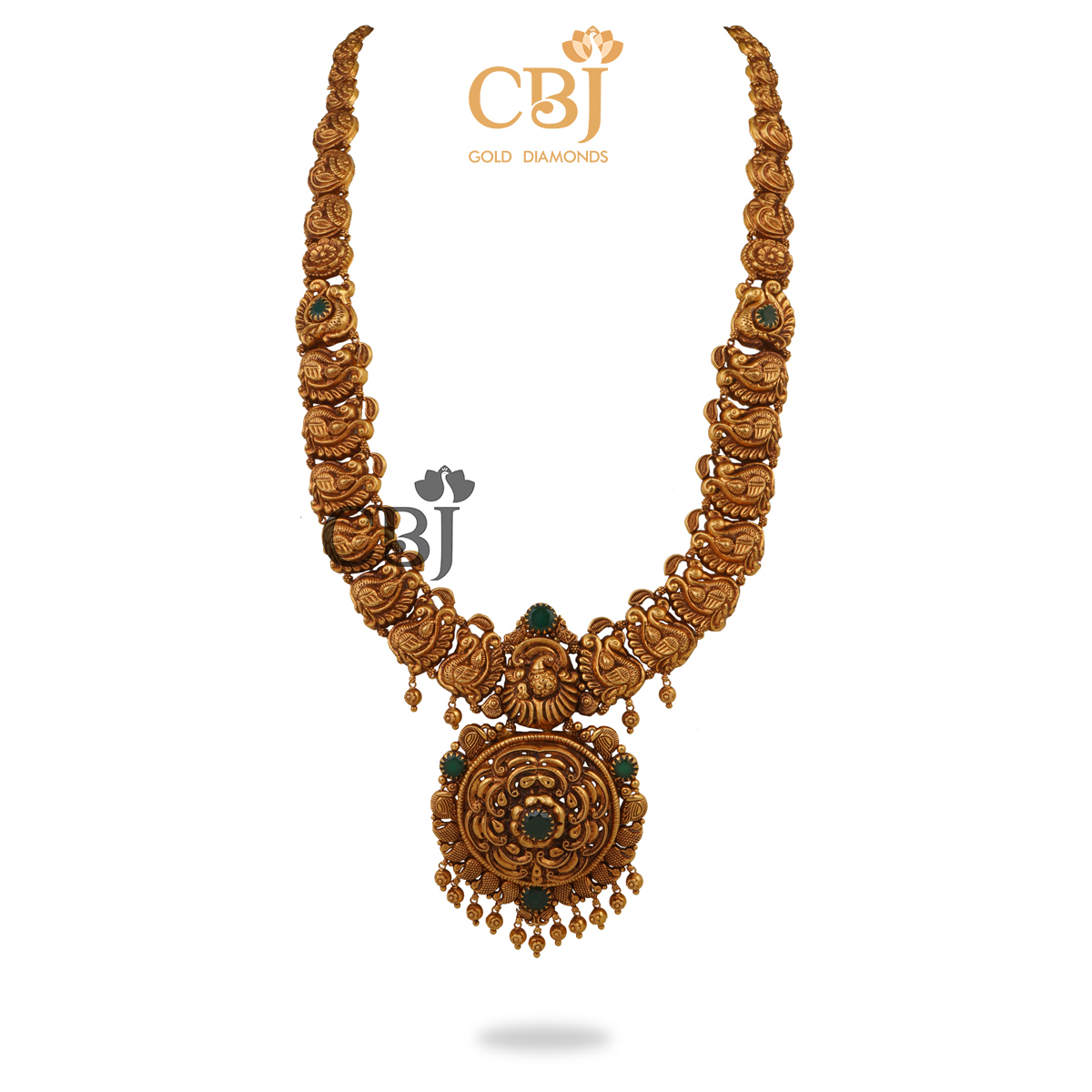 A semi long antique haram perfectly complimented with emerald stones.