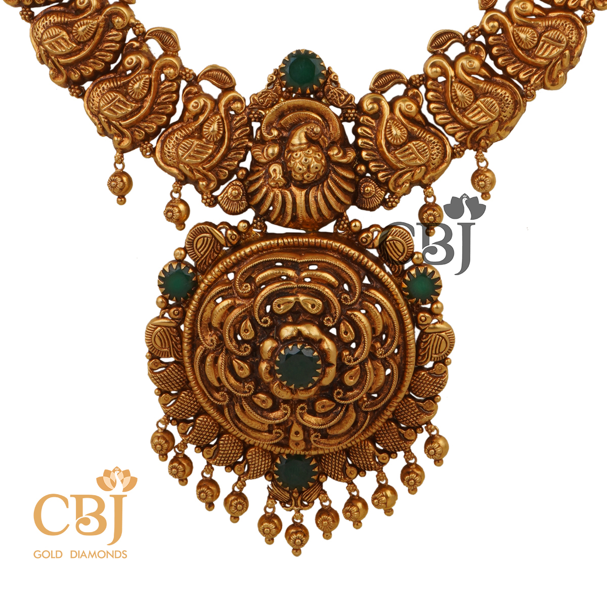 A semi long antique haram perfectly complimented with emerald stones.
