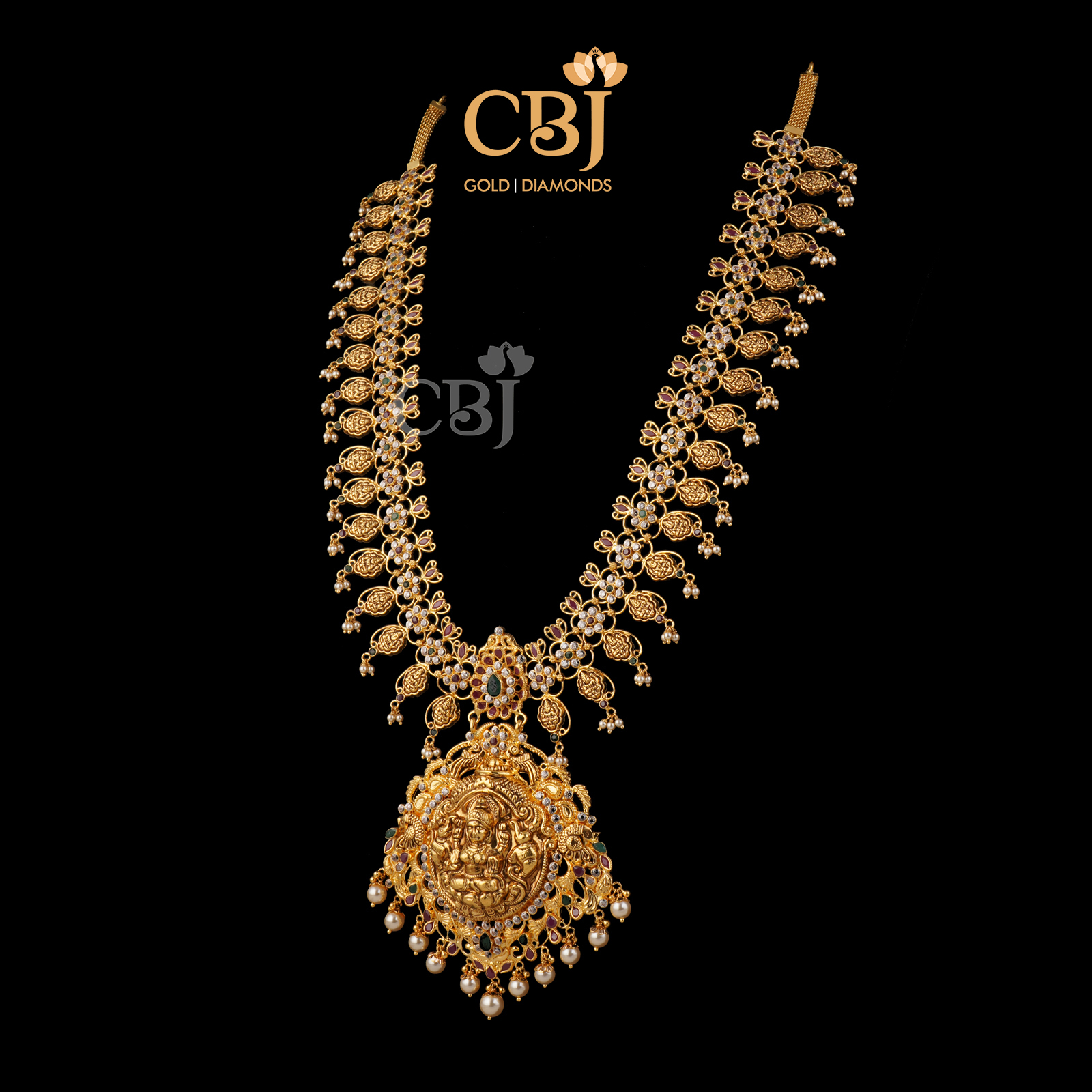 A slender light weight ruby emerald haram decorated with pearls.