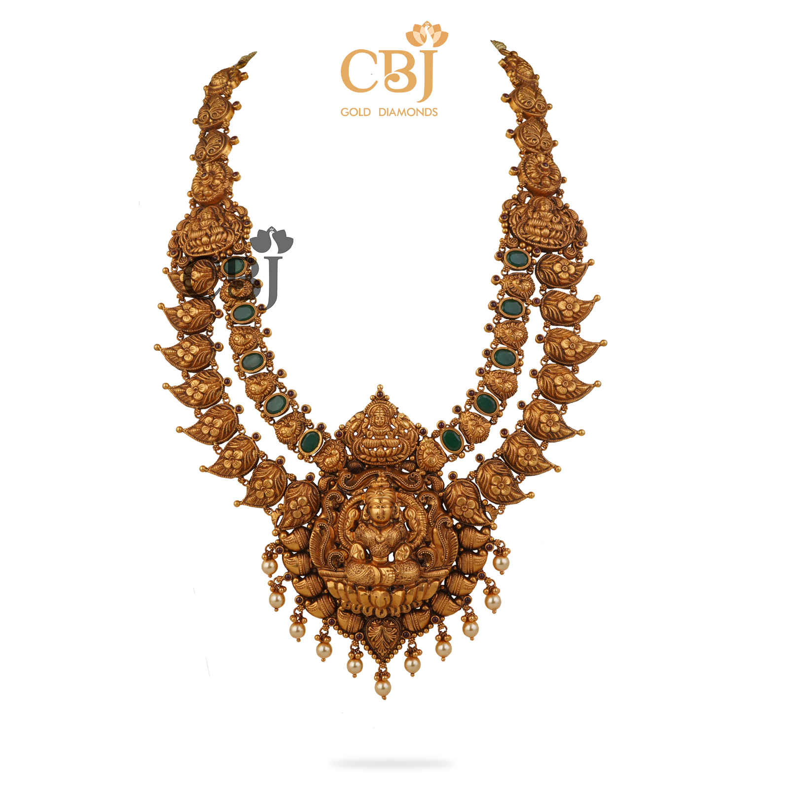 A 2 step deep nakas mango haram enhanced with emerald stones.