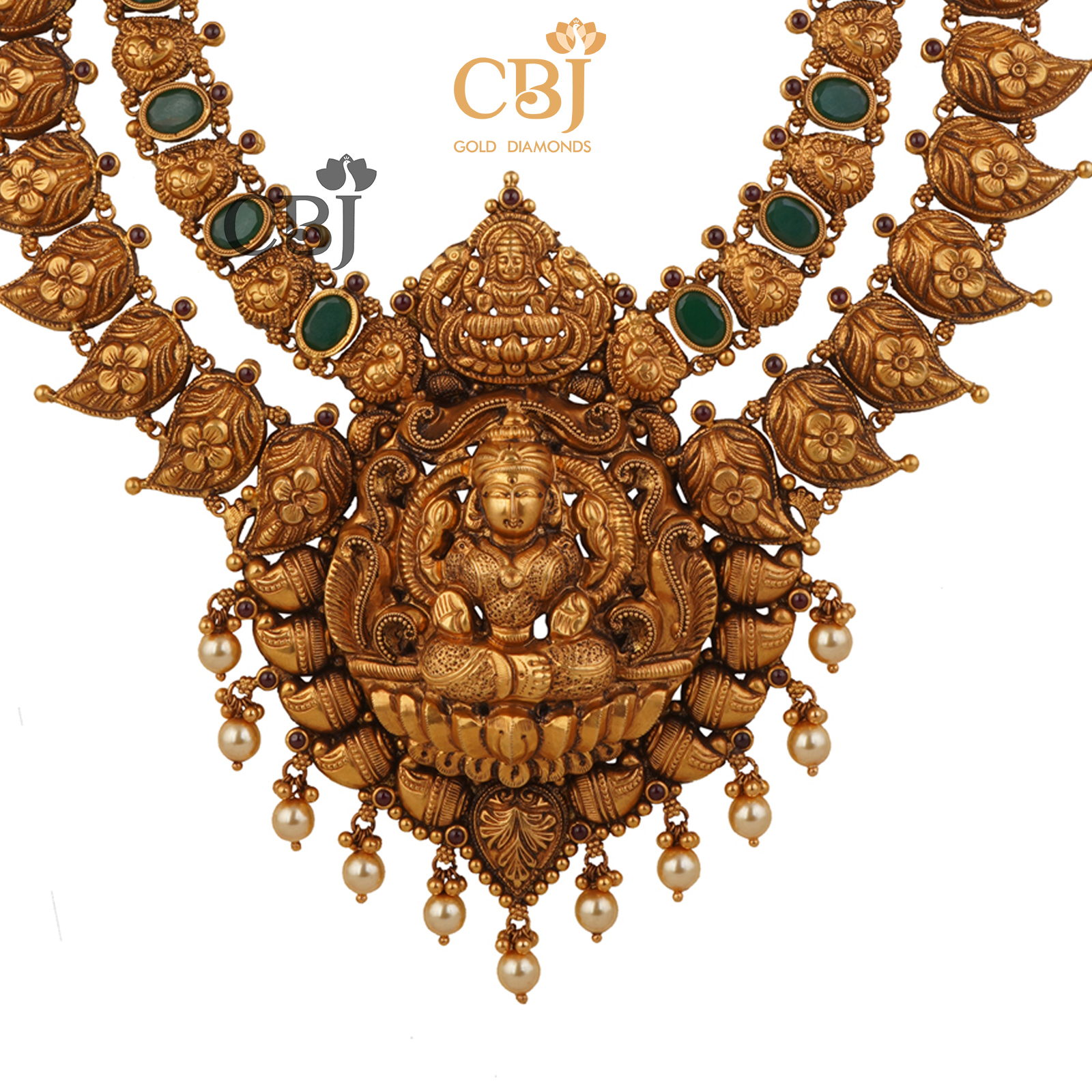 A 2 step deep nakas mango haram enhanced with emerald stones.