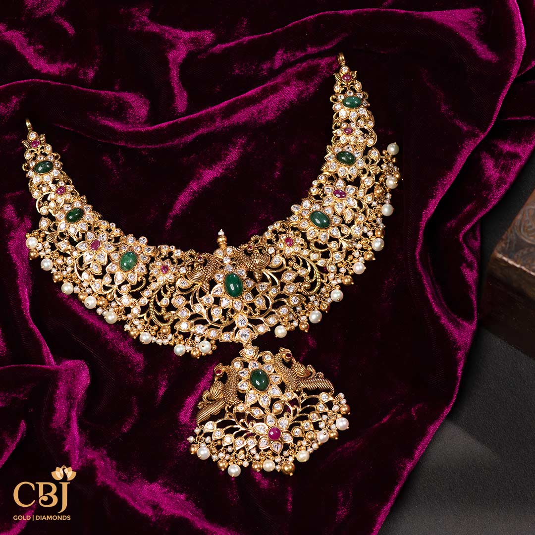 This CZ pachi short necklace is an epitome of glorified elegance