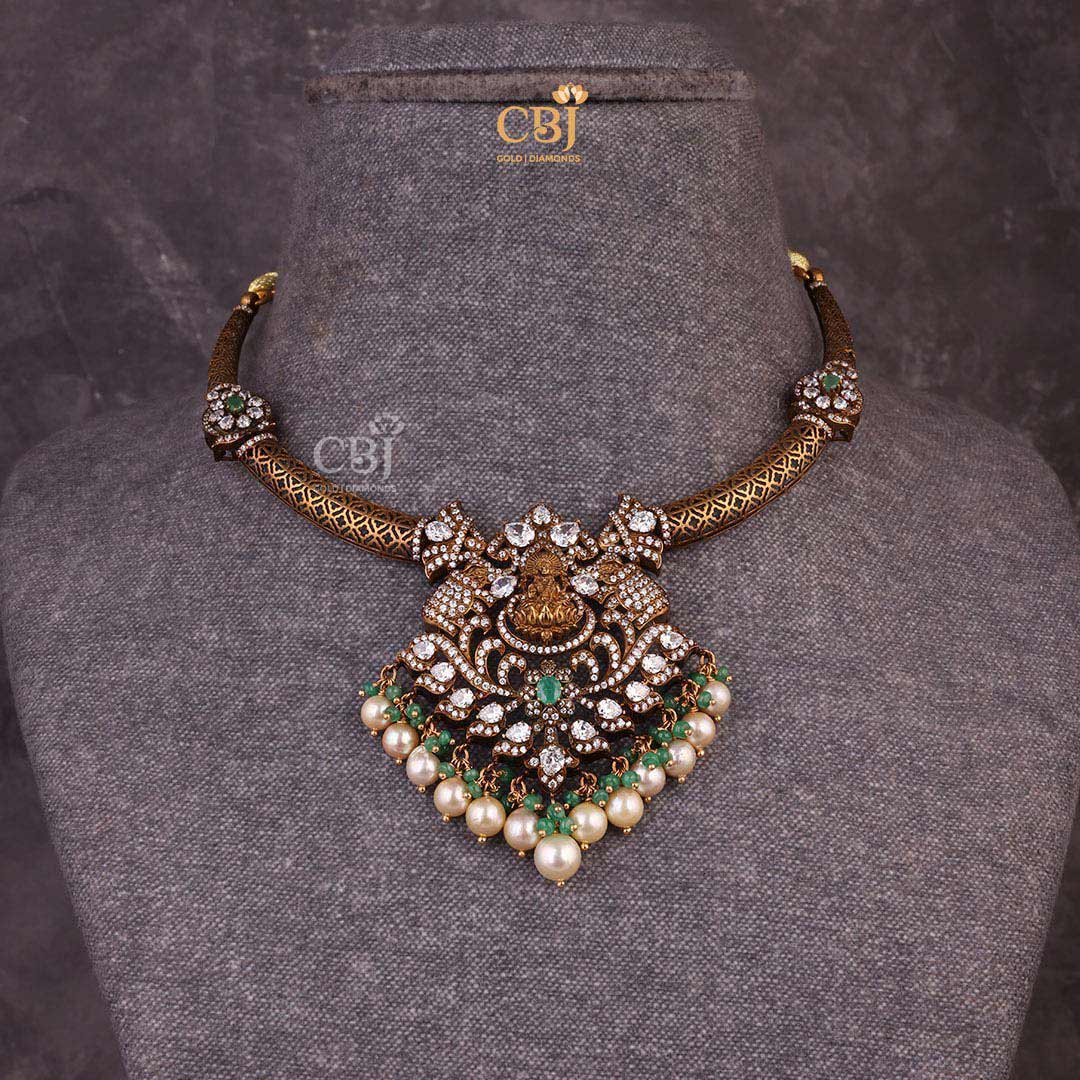 A classy CZ Kante featuring stones like emeralds and pearls.