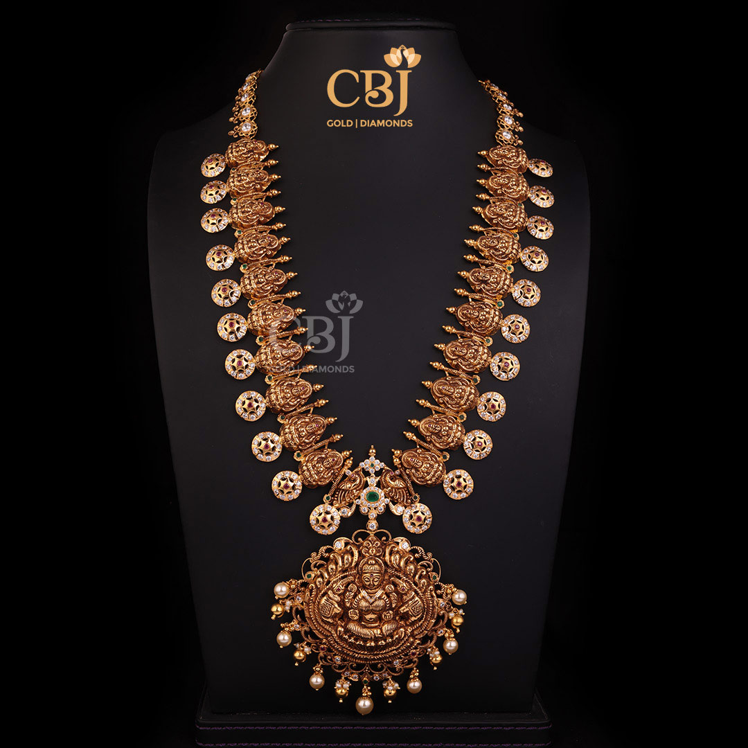 A majestic CZ Pachi Lakshmi Kasumala decorated with pearls.