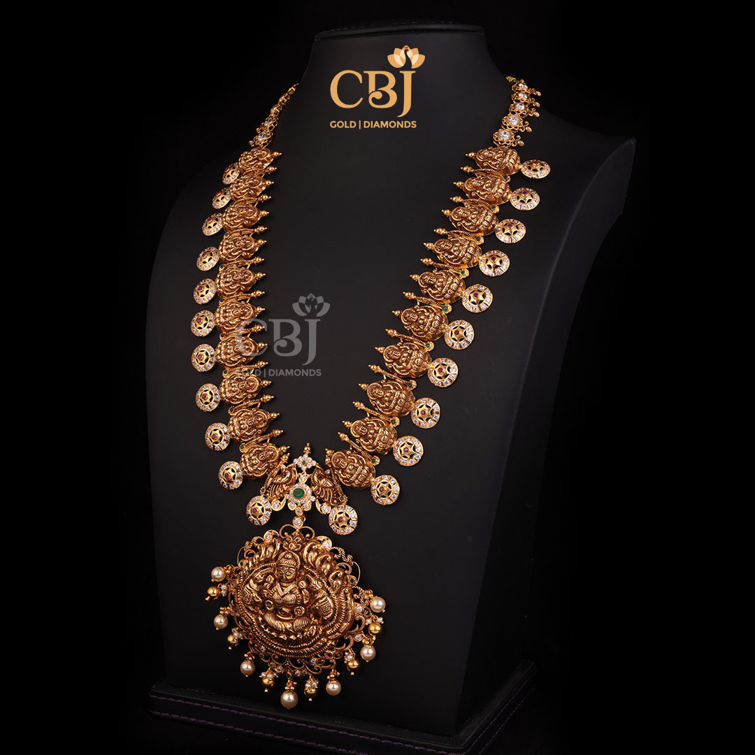 A majestic CZ Pachi Lakshmi Kasumala decorated with pearls.