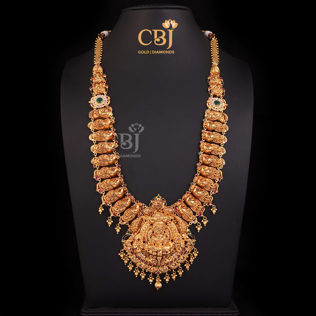 A classic antique Lakshmi haram featuring peacock motifs.