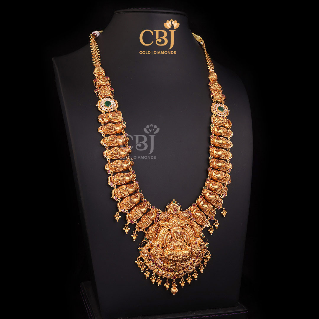 A classic antique Lakshmi haram featuring peacock motifs.