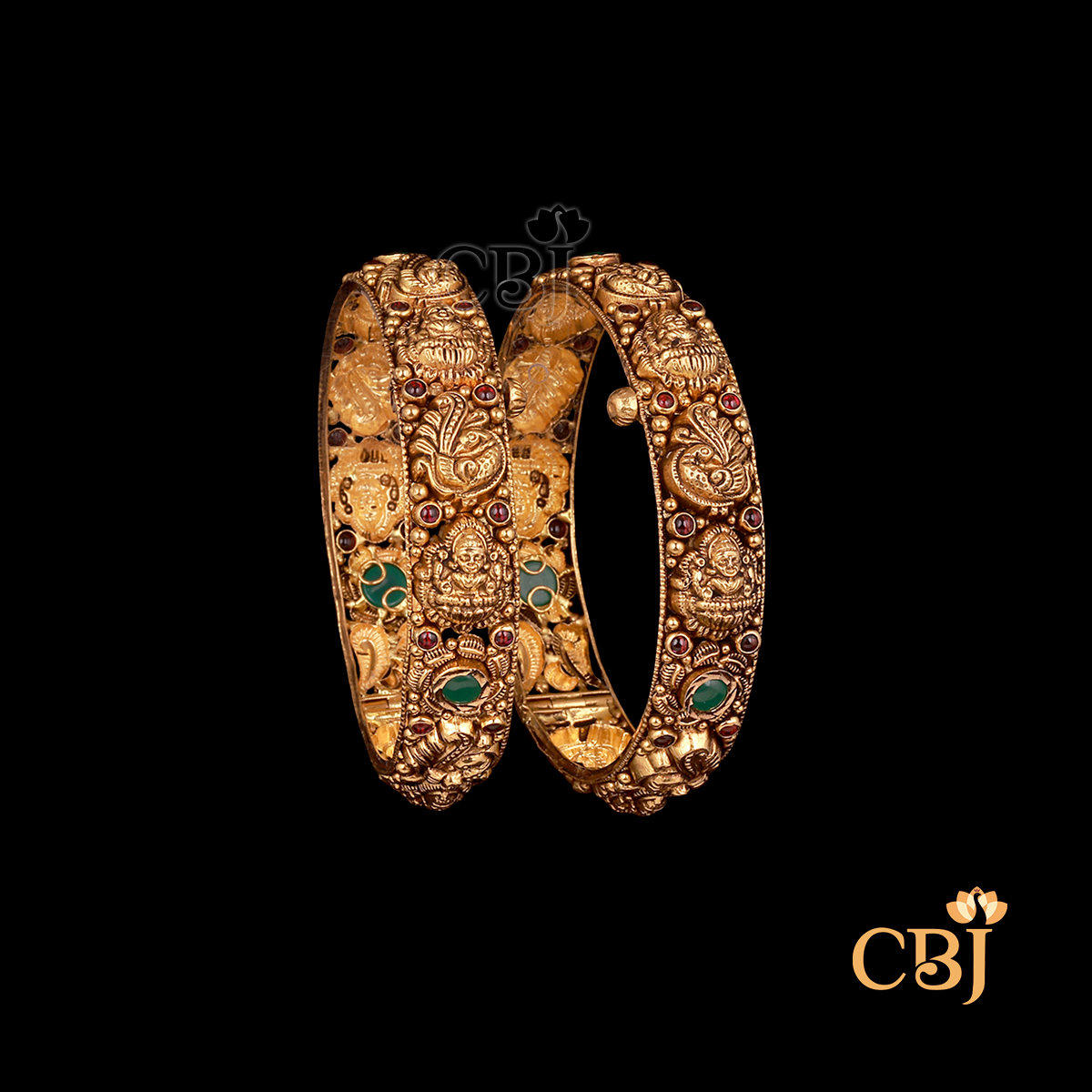 39 grams antique gold bangles set with carved traditional patterns and a rich antique gold finish.