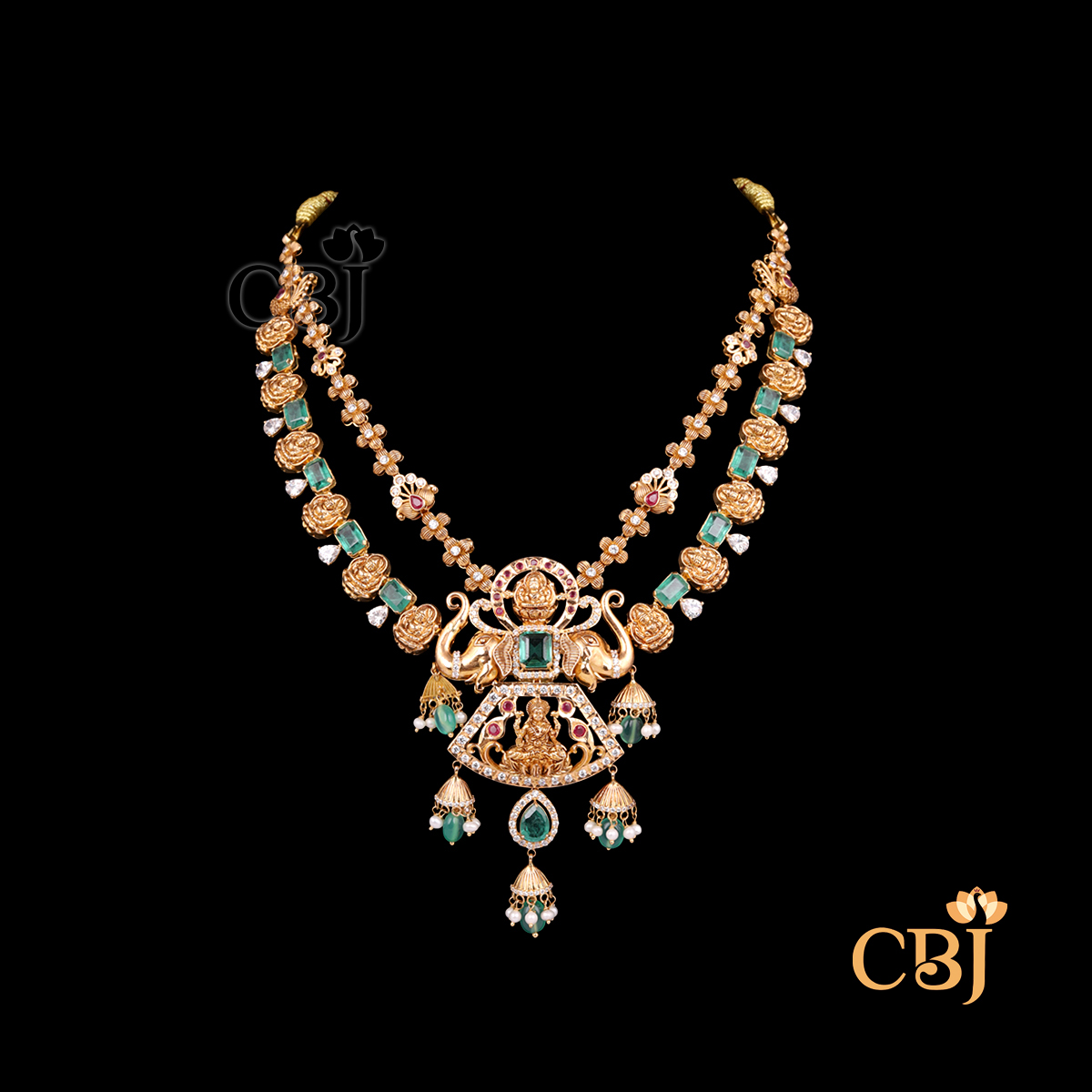 Front view of CBJ's 32. 49 gram Pachi Short Necklace Design
