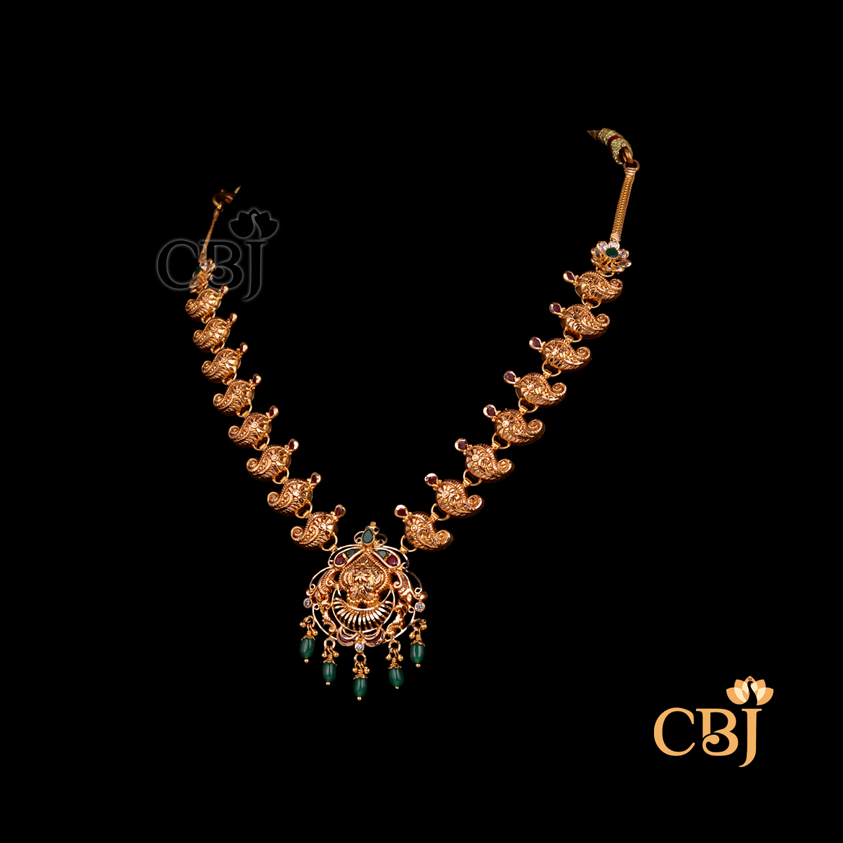 Side view of CBJ's 14 Grams Short Light weight gold necklace Design