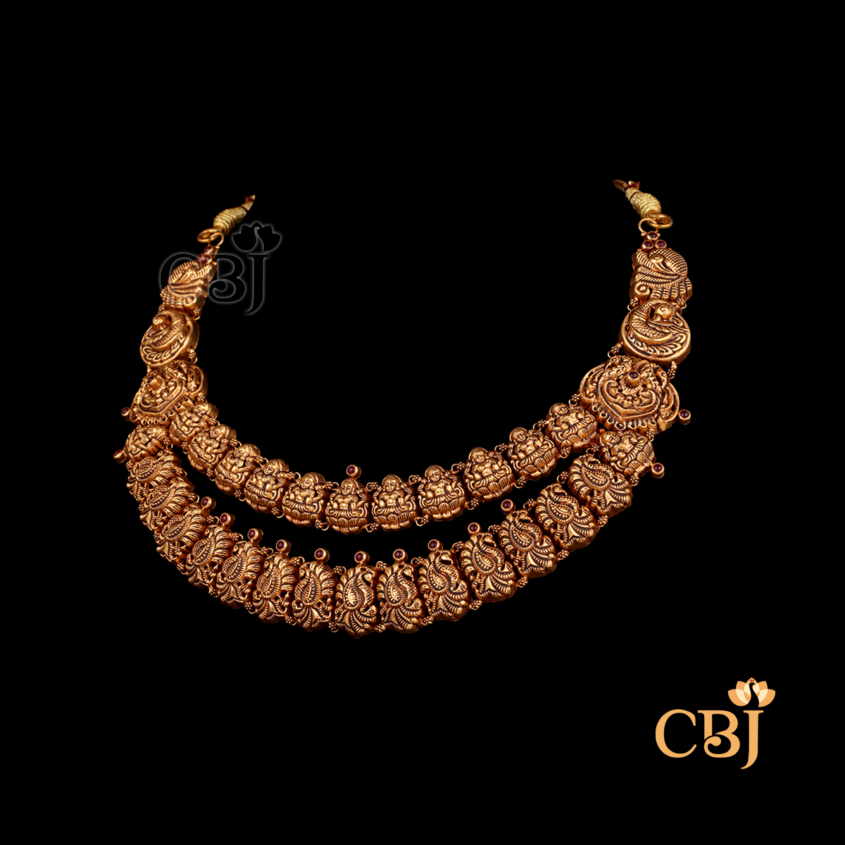 21 grams antique lightweight short gold necklace featuring vintage texture