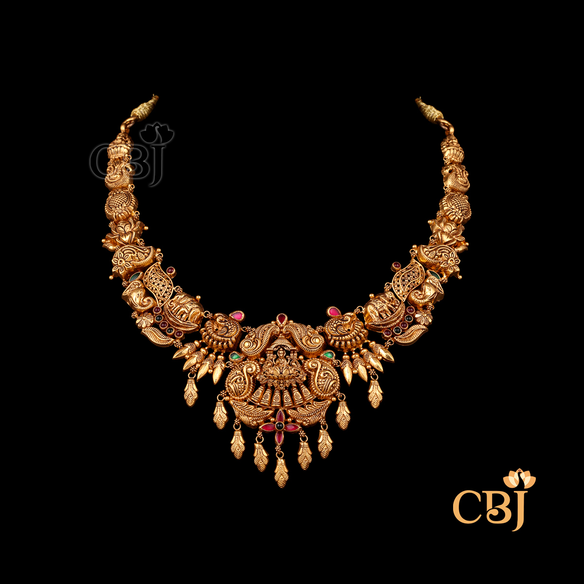 18 grams Antique lightweight short Necklace shown as a close-fitting gold necklace with antique texture, detailed surface patterns, and polished finish.