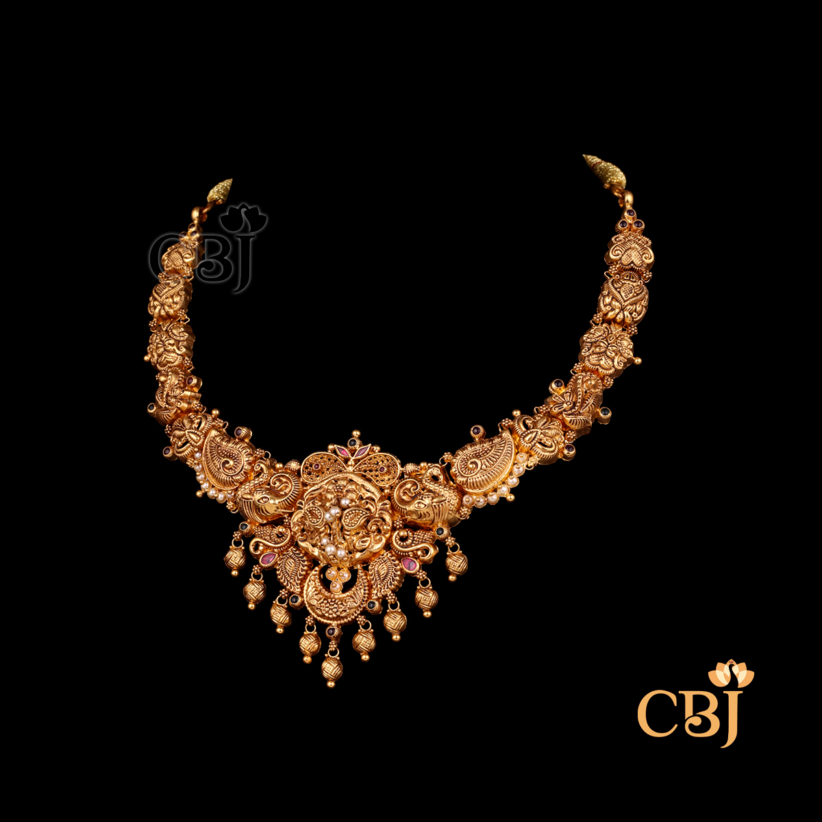 15 gram Antique lightweight short gold Necklace Design displayed as a close-fitting gold necklace with antique texture